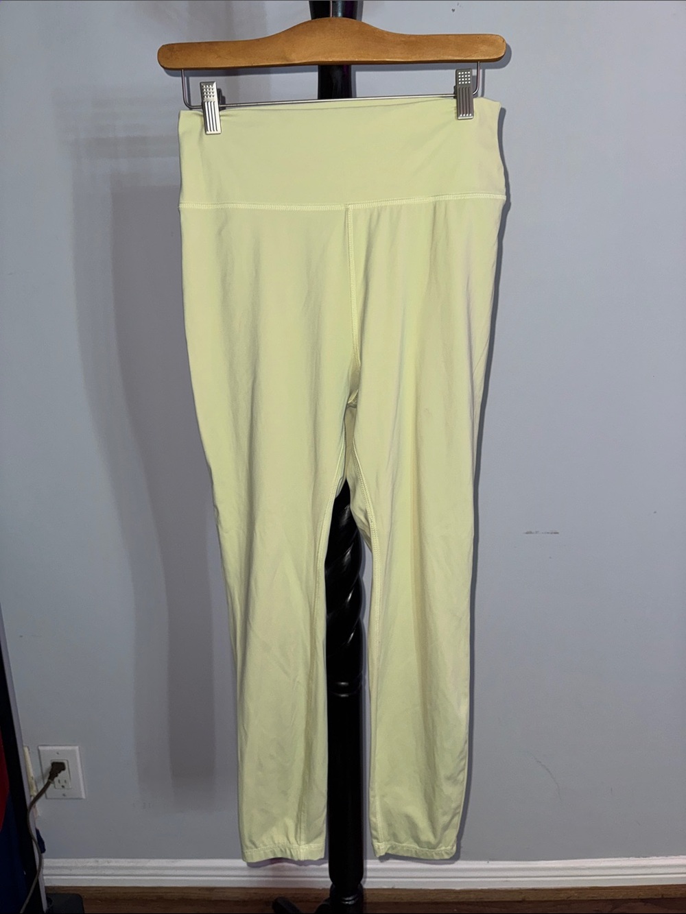 WeWoreWhat Pale Yellow High-Waist Leggings 7.1T